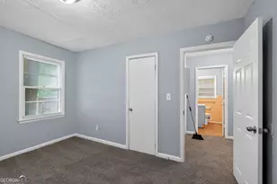 2416 Meadow Park Dr SW, Atlanta, GA 30315 - Photo 12