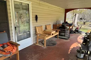 686 Victory Cir, Lyons, GA 30436 - Photo 2
