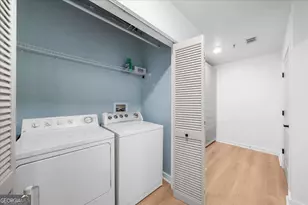 250 Pharr Rd NE, Atlanta, GA 30305 - Photo 22