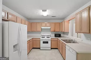 303 Newfield Way, Peachtree City, GA 30269 - Photo 8