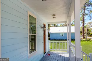 905 Wayne St, Darien, GA 31305 - Photo 2