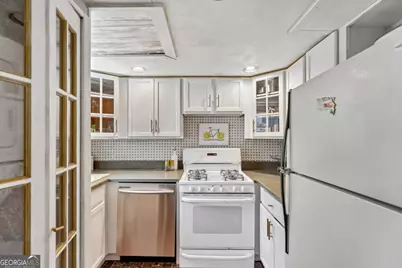 284 Lakemoore Drive NE #B, Atlanta, GA 30342 - Photo 10