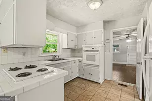 1563 Rockbridge Rd, Stone Mountain, GA 30087 - Photo 10