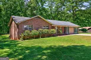 205 Dunwoody Cir, Griffin, GA 30223 - Photo 2
