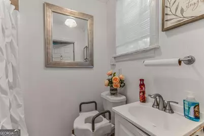 211 W 34th Street, Savannah, GA 31401 - Photo 18