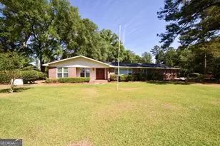 39 Adams St, Jesup, GA 31545 - Photo 1