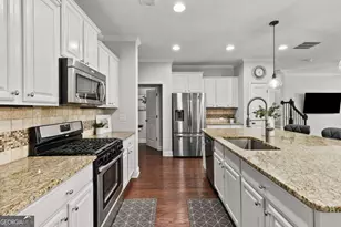 7306 Lowery Oak Dr, Roswell, GA 30075 - Photo 6