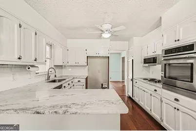 2080 Castle Lake Drive, Tyrone, GA 30290 - Photo 10