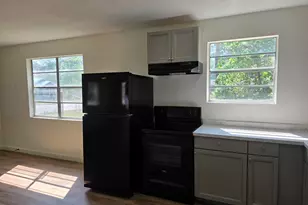 309 E 3rd St, Springfield, GA 31329 - Photo 8