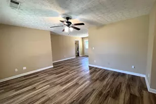286 Courtyard Cir, Winder, GA 30680 - Photo 2