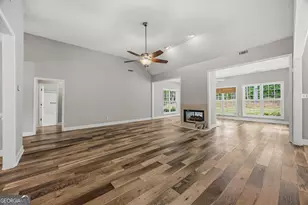 45 Hillsborough Ct, Sharpsburg, GA 30277 - Photo 8
