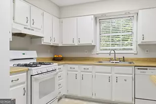 809 Wedgewood Way, Sandy Springs, GA 30350 - Photo 10