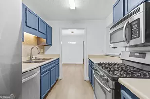204 Berkeley Woods Dr, Duluth, GA 30096 - Photo 14