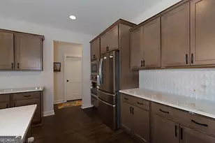 156 Lk Pt Dr, Williamson, GA 30292 - Photo 8