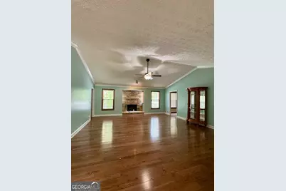 910 Thousand Oaks Drive, Lawrenceville, GA 30043 - Photo 2