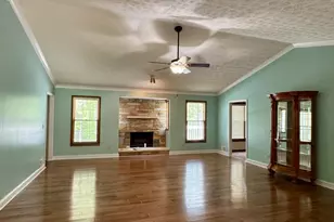 910 Thousand Oaks Dr, Lawrenceville, GA 30043 - Photo 2