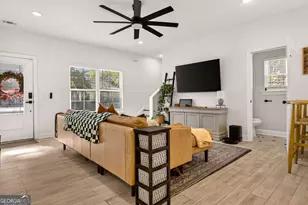 1306 E Waldburg St, Savannah, GA 31404 - Photo 4