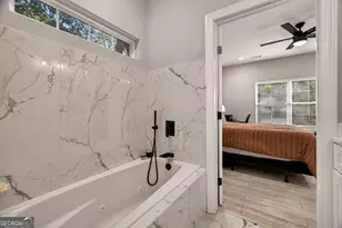 1306 E Waldburg St, Savannah, GA 31404 - Photo 18