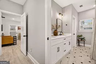 1306 E Waldburg St, Savannah, GA 31404 - Photo 14