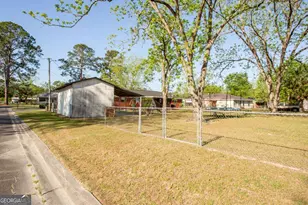 2210 Albany Ave, Waycross, GA 31503 - Photo 24