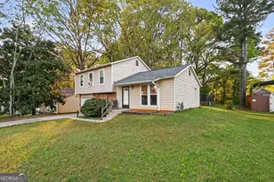 3049 Meadow Wood Ct, Lawrenceville, GA 30044 - Photo 2