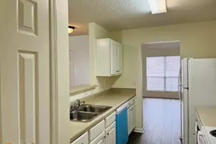 4037 Ravenwood Ct, Union City, GA 30291 - Photo 10