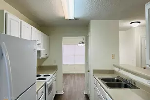 4037 Ravenwood Ct, Union City, GA 30291 - Photo 4
