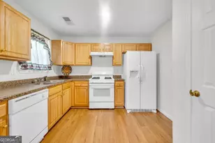 1289 Labrador Ln, Riverdale, GA 30296 - Photo 10