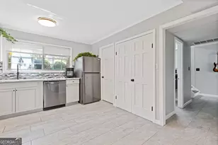 5400 Roswell Rd, Sandy Springs, GA 30342 - Photo 12