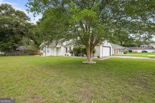 203 McQueen Cir, Saint Marys, GA 31558 - Photo 2
