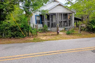 317 Poplar St, Swainsboro, GA 30401 - Photo 2