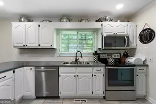 212 Sherwood Dr, Calhoun, GA 30701 - Photo 18