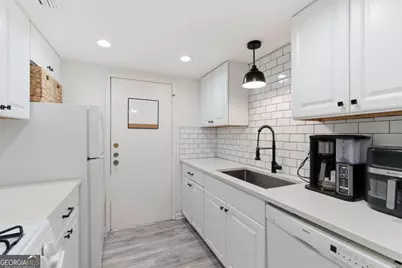 6851 Roswell Road #J14, Sandy Springs, GA 30328 - Photo 8