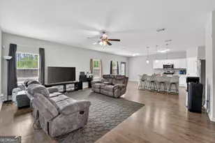 1077 Sweetbay Ct, Hinesville, GA 31313 - Photo 8