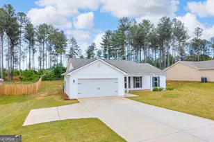 378 Walnut Dr, Hartwell, GA 30643 - Photo 2