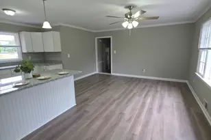 360 Pinkney St, Winder, GA 30680 - Photo 6