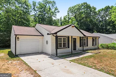 627 Towngate Boulevard, Jonesboro, GA 30238 - Photo 2