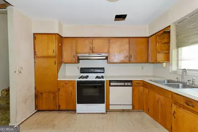 4526 Kenesaw Drive, Columbus, GA 31907 - Photo 8