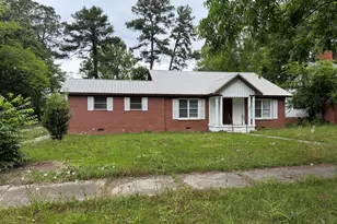 225 W Jessamine St, Fitzgerald, GA 31750 - Photo 2