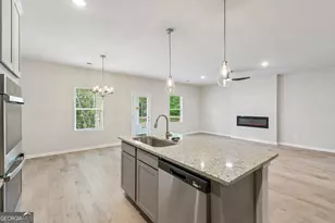 136 Post Oak Dr, Jackson, GA 30233 - Photo 8
