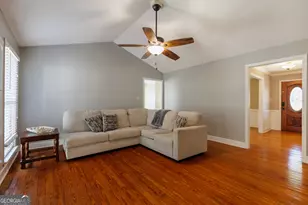 2303 S Sherwood Dr, Valdosta, GA 31602 - Photo 8