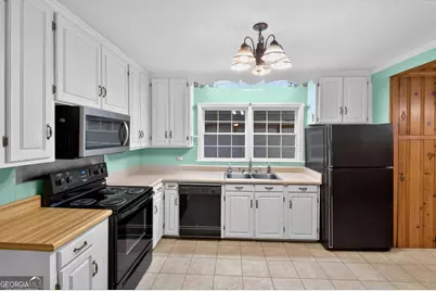 447 S College Street, Metter, GA 30439 - Photo 16