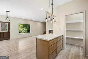 124 Johnson St, Barnesville, GA 30204 - Photo 8