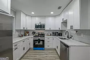 2005 Downs Pl, Lithonia, GA 30058 - Photo 10