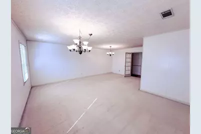 564 W Oglethorpe Avenue, Lyons, GA 30436 - Photo 2