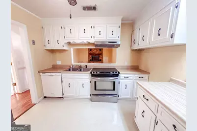 564 W Oglethorpe Avenue, Lyons, GA 30436 - Photo 8
