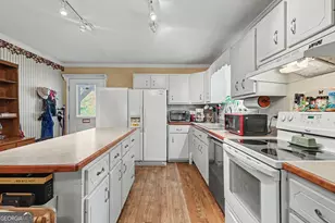 196 White St, Dillard, GA 30537 - Photo 8