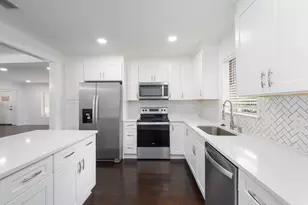 308 Union St, Brunswick, GA 31520 - Photo 2