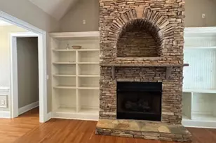 207 Lakeview Ct, Lagrange, GA 30240 - Photo 2