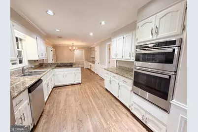 2360 Kimbrough Court, Sandy Springs, GA 30350 - Photo 2